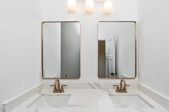 $1,350,000 | 811 Waldens Pond Road, Guilderland, NY 12203