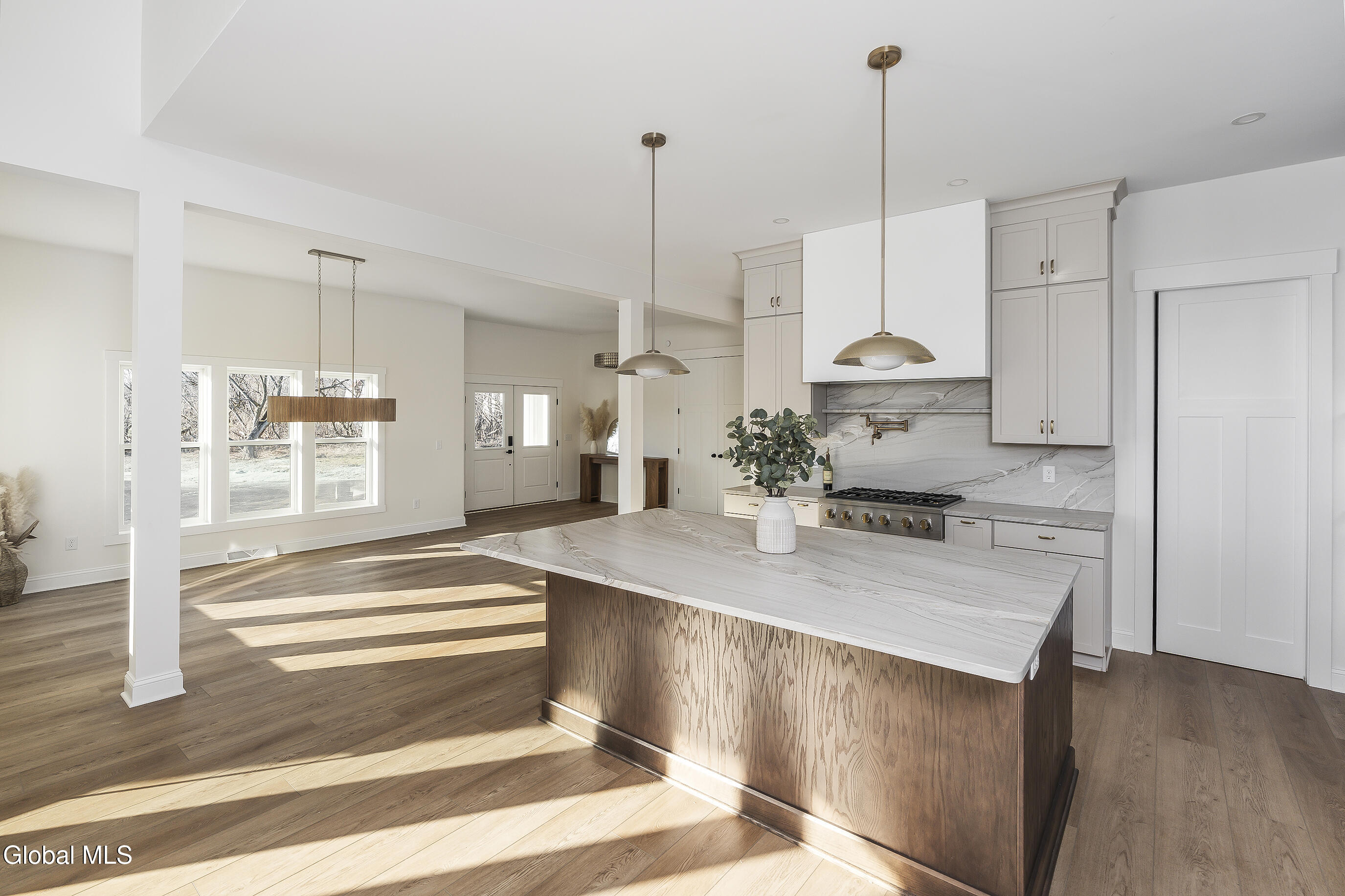 811 Waldens Pond Road Guilderland, NY 12203 - Photo 5 of 40 5