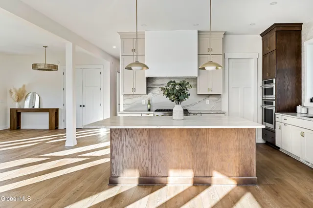 $1,350,000 | 811 Waldens Pond Road, Guilderland, NY 12203