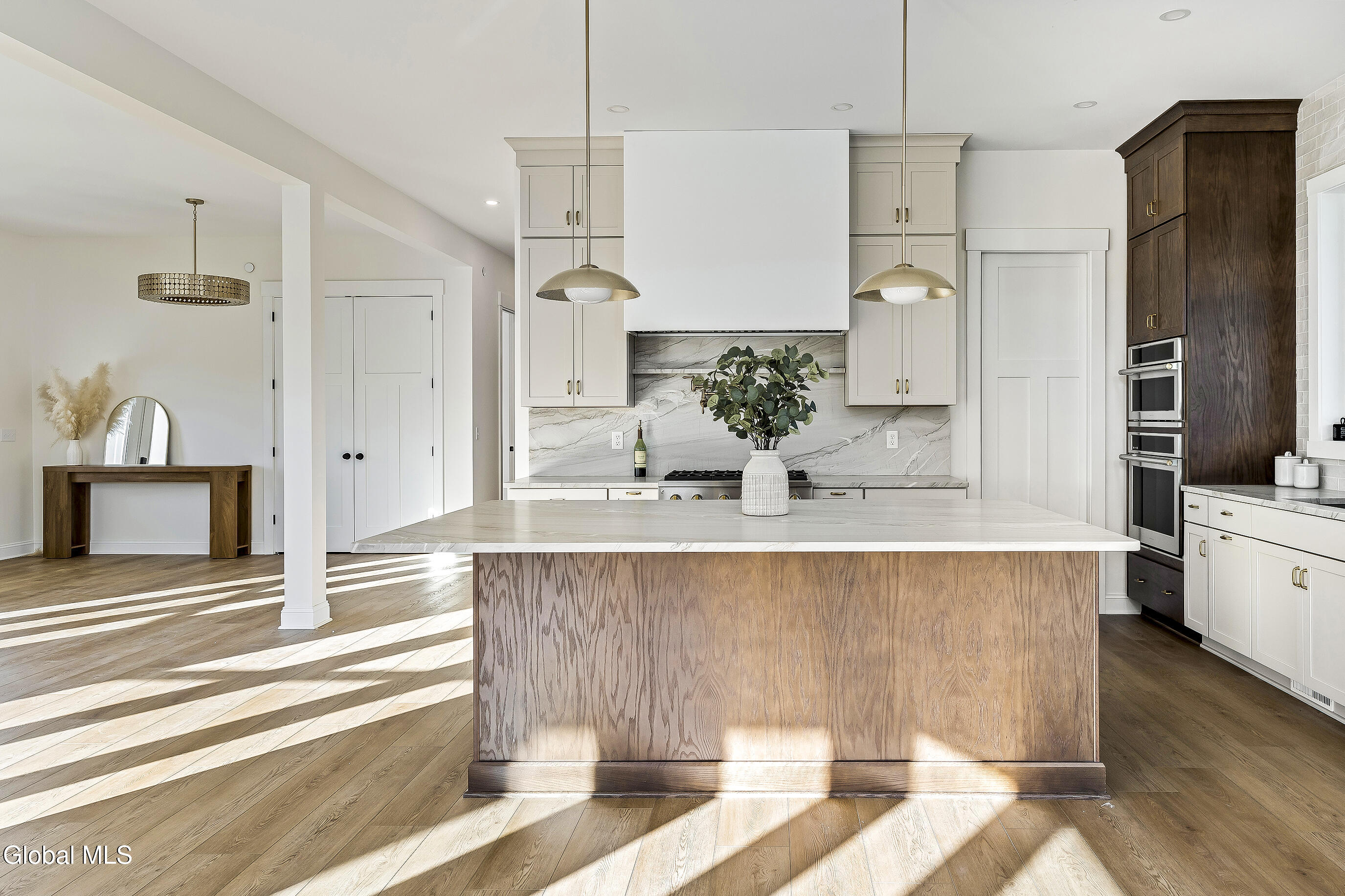 811 Waldens Pond Road Guilderland, NY 12203 - Photo 7 of 40 7