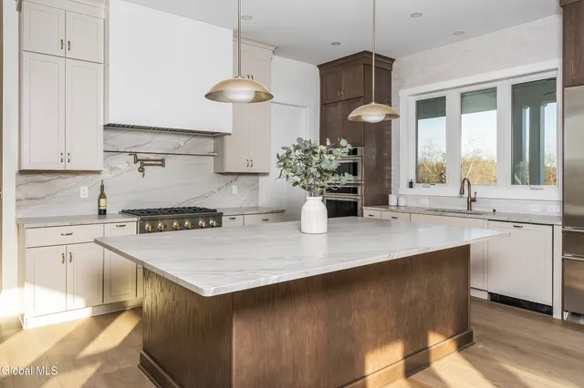 $1,350,000 | 811 Waldens Pond Road, Guilderland, NY 12203