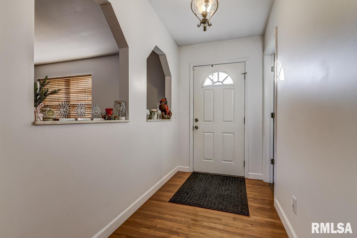 116 North Pittsburg Landing Springfield, IL 62711 - Photo 2 of 34