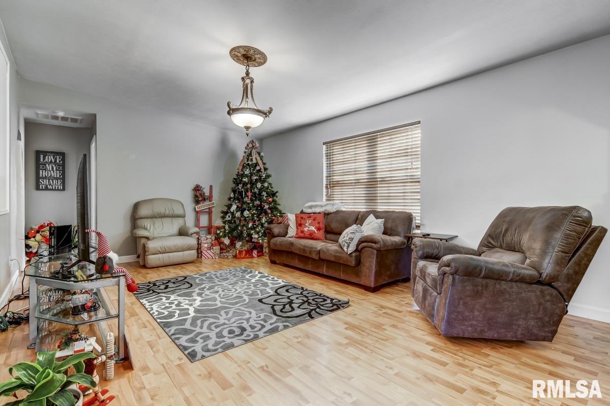 116 North Pittsburg Landing Springfield, IL 62711 - Photo 3 of 34