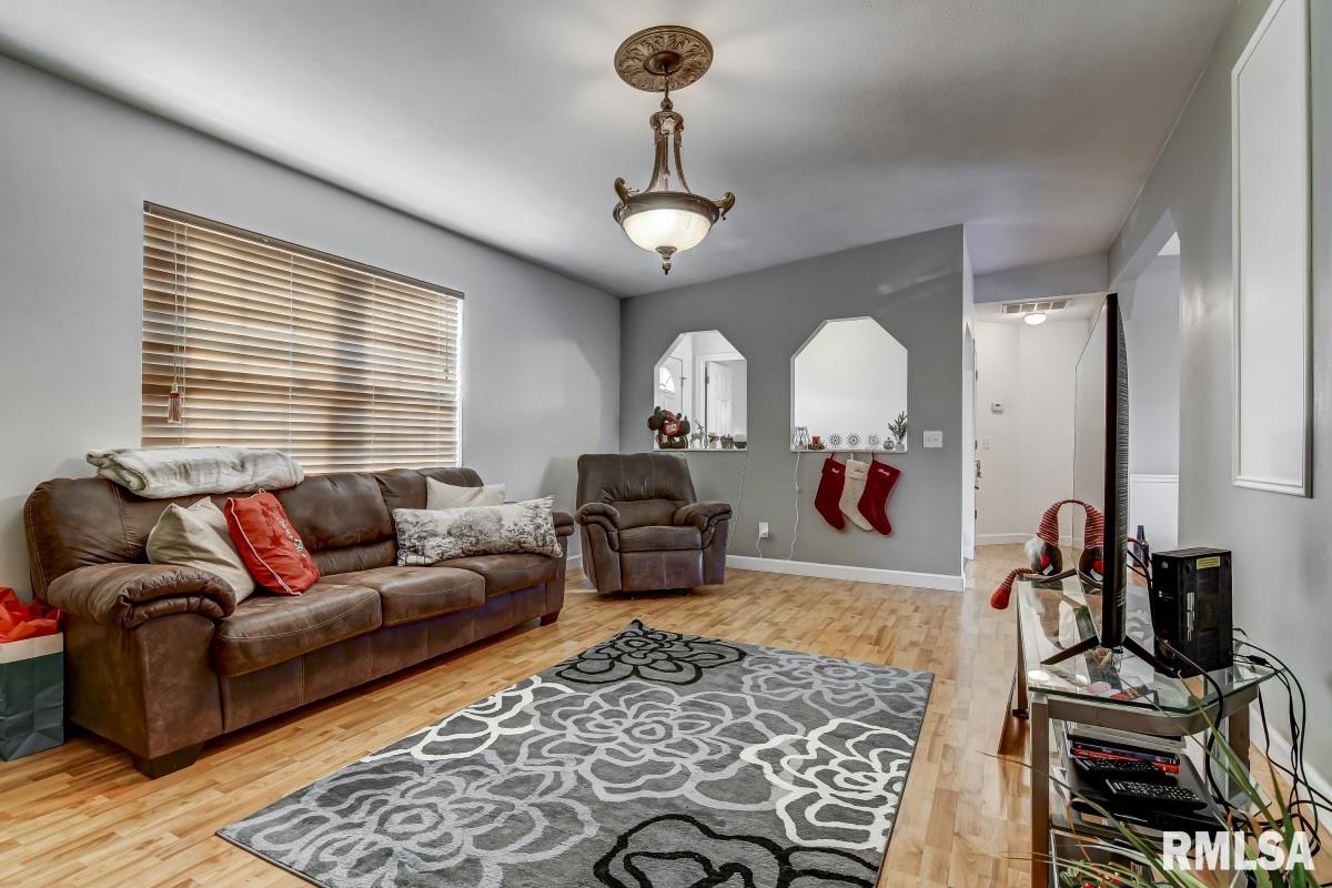 116 North Pittsburg Landing Springfield, IL 62711 - Photo 5 of 34