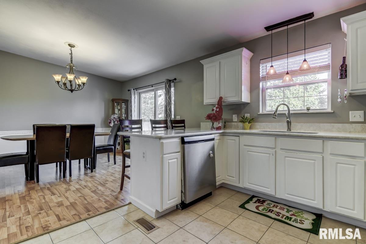 116 North Pittsburg Landing Springfield, IL 62711 - Photo 9 of 34