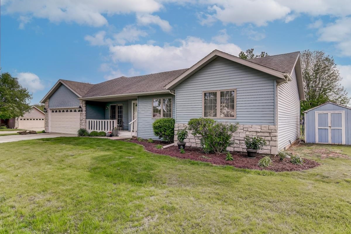 19413 Pinecrest Road Petersburg, IL 62675 - Photo 2 of 28 Gallery Image 2