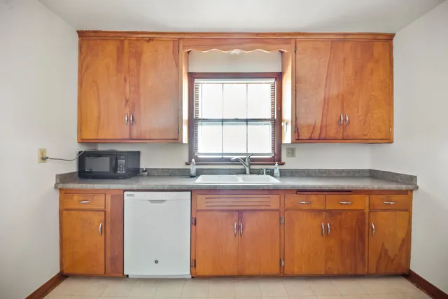 $515,000 | 1700 East Menlo Boulevard, Unit 1702, Shorewood, WI 53211