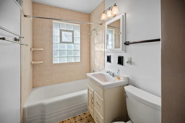 $515,000 | 1700 East Menlo Boulevard, Unit 1702, Shorewood, WI 53211