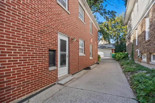 $515,000 | 1700 East Menlo Boulevard, Unit 1702, Shorewood, WI 53211