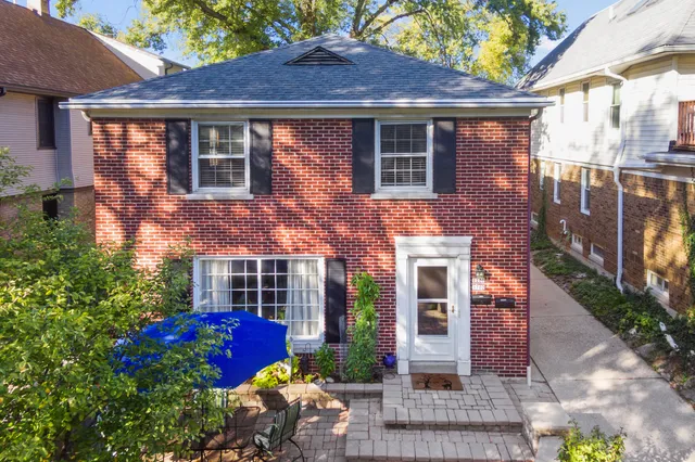 $515,000 | 1700 East Menlo Boulevard, Unit 1702, Shorewood, WI 53211