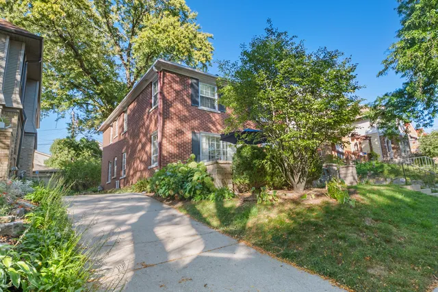 $515,000 | 1700 East Menlo Boulevard, Unit 1702, Shorewood, WI 53211