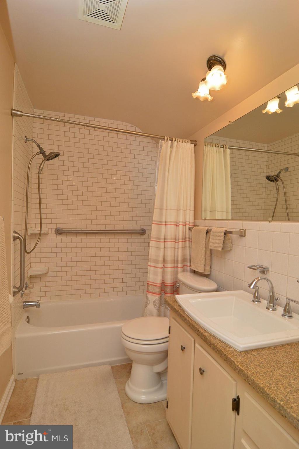 2404 Laurel Road Reading, PA 19609 - Photo 15 of 36 Gallery Image 15