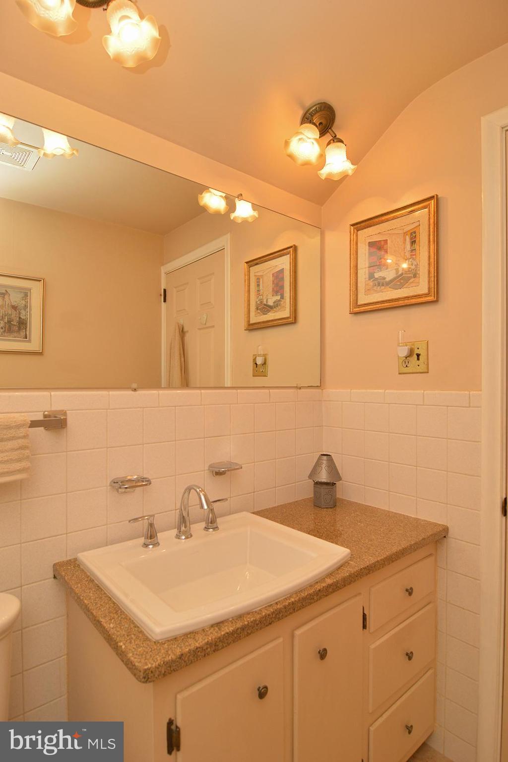 2404 Laurel Road Reading, PA 19609 - Photo 16 of 36 Gallery Image 16