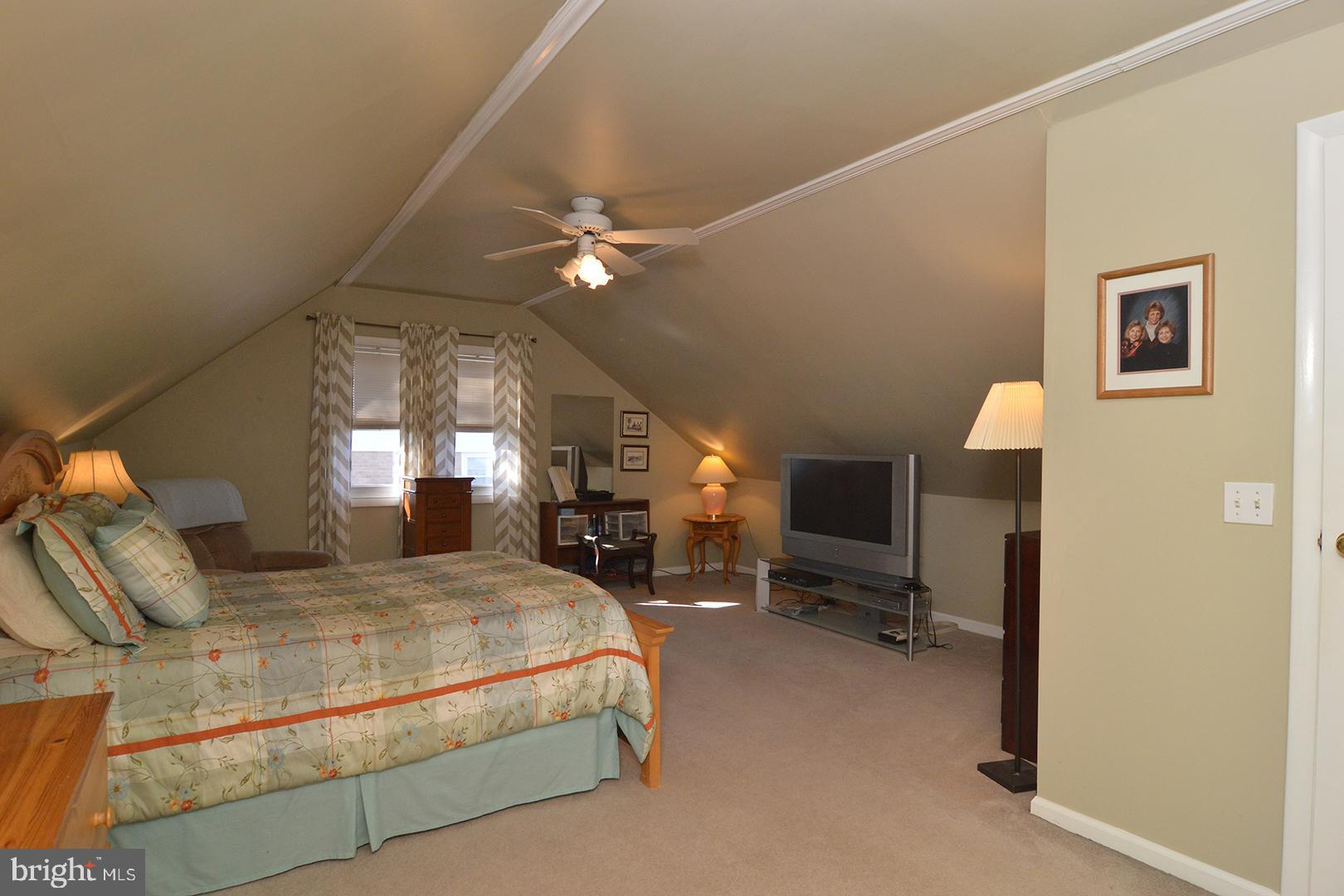 2404 Laurel Road Reading, PA 19609 - Photo 18 of 36 Gallery Image 18