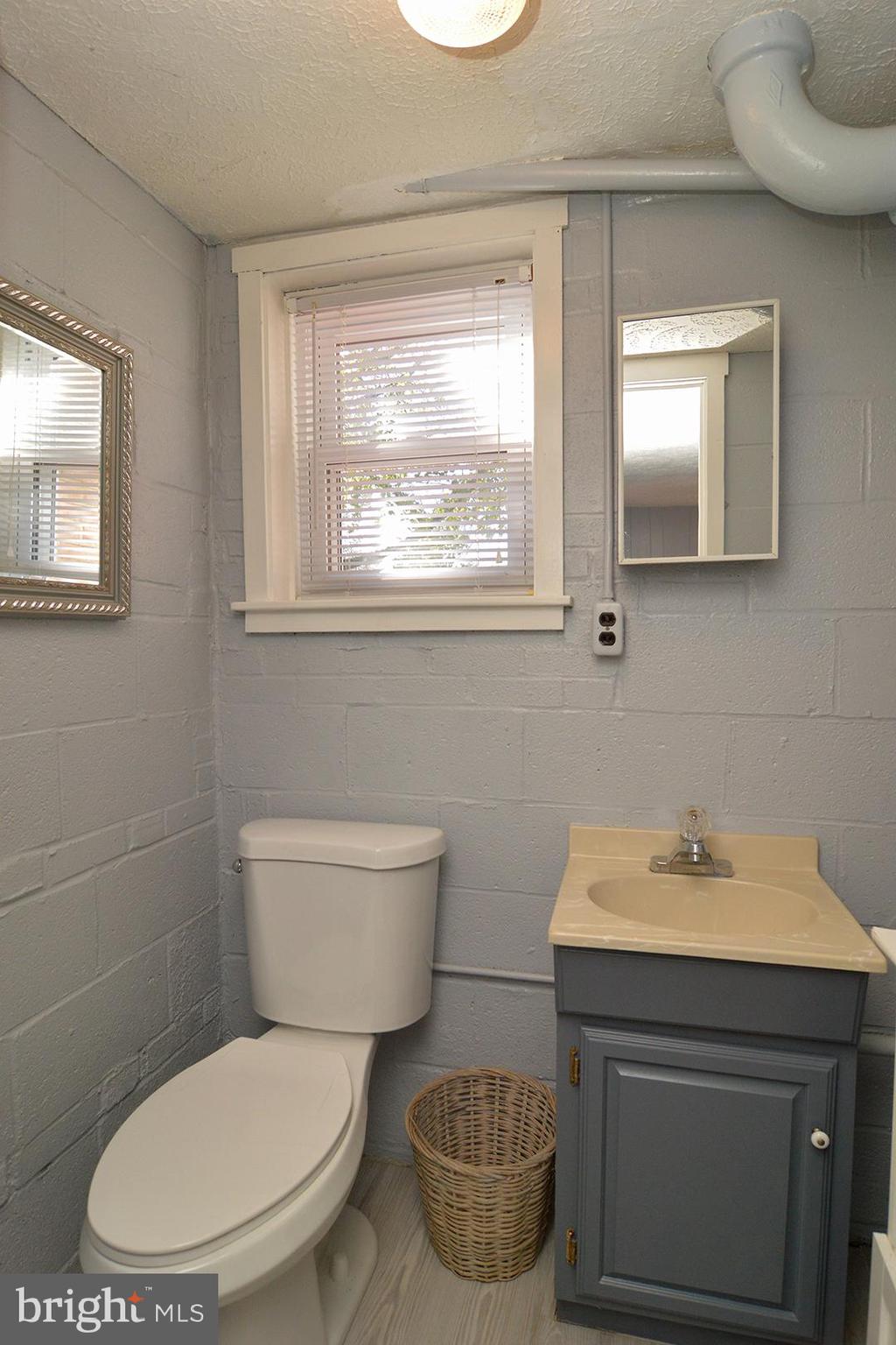 2404 Laurel Road Reading, PA 19609 - Photo 26 of 36 Gallery Image 26