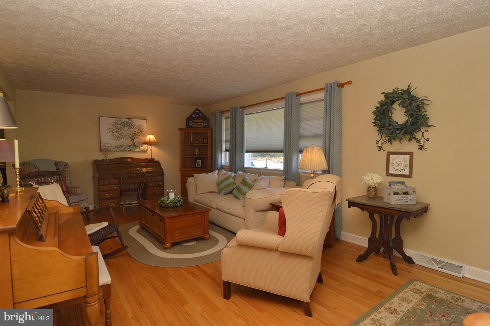 2404 Laurel Road Reading, PA 19609 - Photo 4 of 36 Gallery Image 4