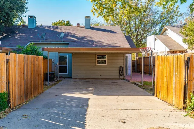 $320,000 | 2906 Roxboro Road, Euless, TX 76039