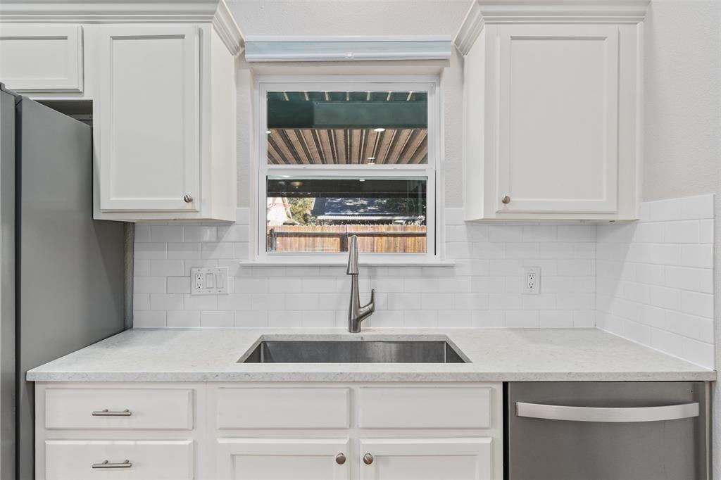 2906 Roxboro Road Euless, TX 76039 - Photo 9 of 23