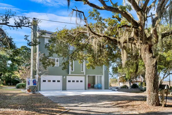 $1,550,000 | 111 Cutlass Drive, Surf City, NC 28445