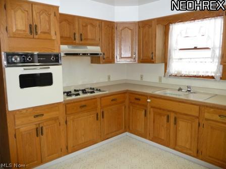 29217 White Road Wickliffe, OH 44092 - Photo 3 of 9