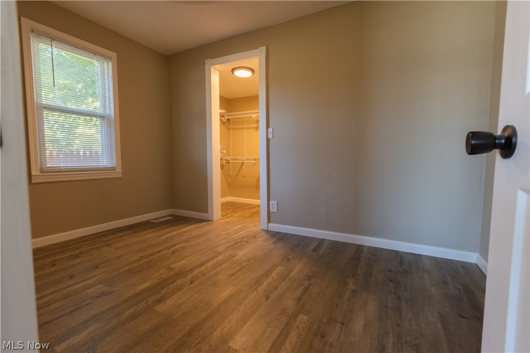 1182 Youngstown Road Southeast Warren, OH 44484 - Photo 17 of 24 Fully renovated bedroom with closet in 1182