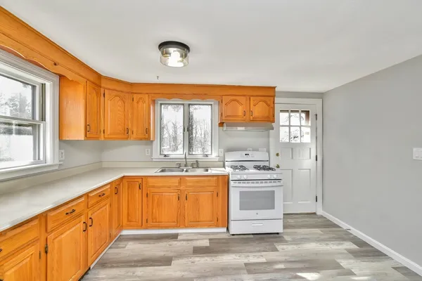 $2,300 | 1 Summer Street, Unit 2, Weymouth, MA 02188