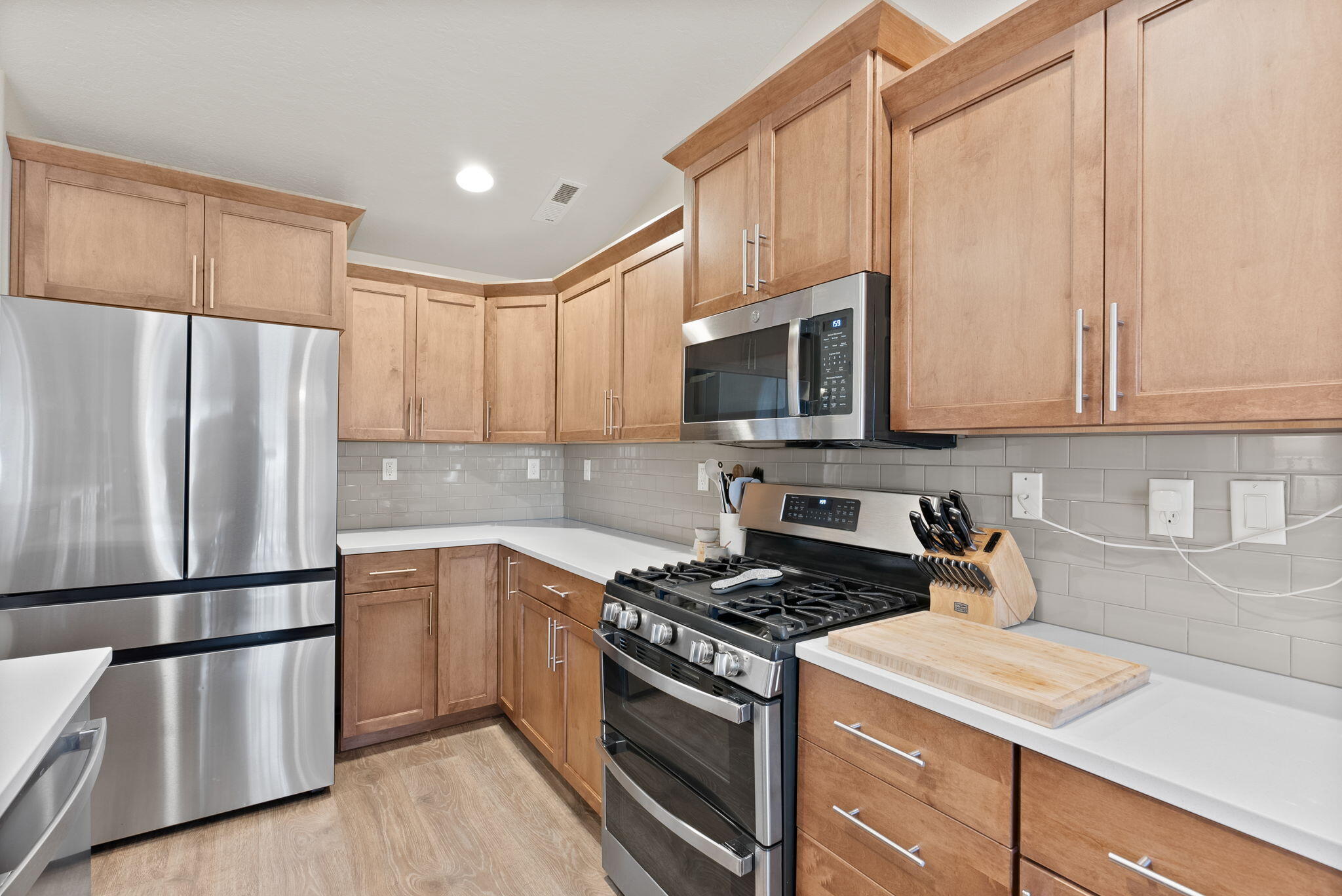 632 North Reed Street Sisters, OR 97759 - Photo 11 of 36 a kitchen with granite countertop a refrigerator stove and microwave