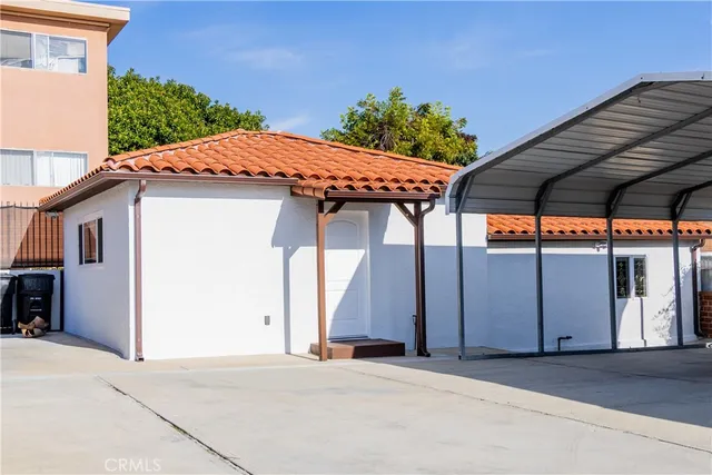 a view of a house with a garage