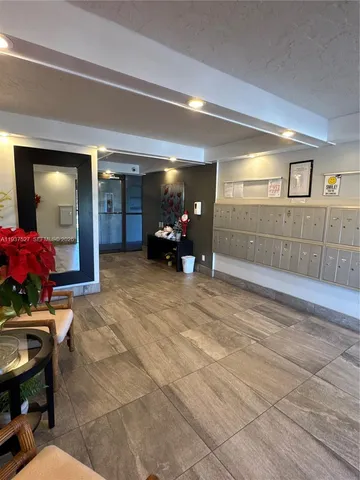 a view of livingroom with furniture