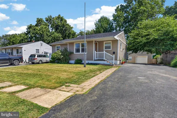 $340,000 | 13 Caxton Drive, New Castle, DE 19720