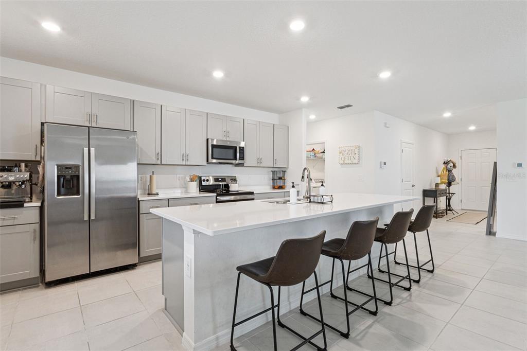 1099 Calico Pointe Way Groveland, FL 34736 - Photo 2 of 39