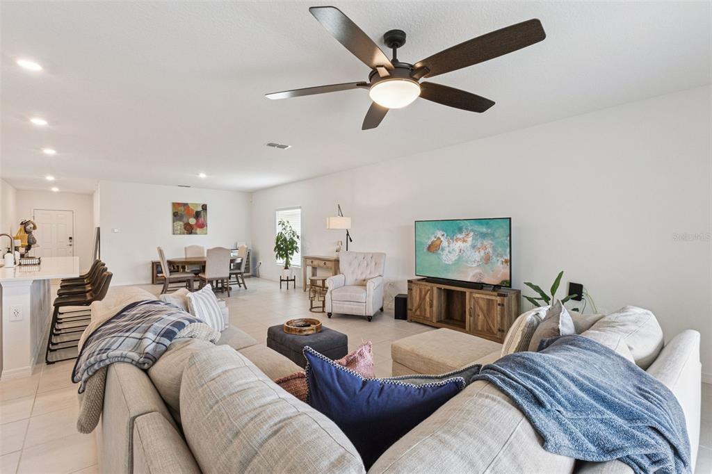 1099 Calico Pointe Way Groveland, FL 34736 - Photo 10 of 39