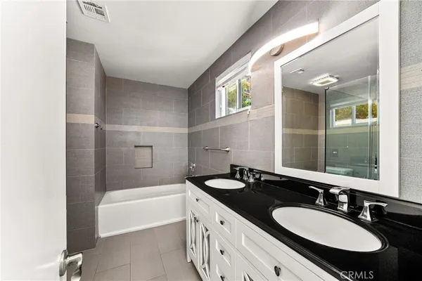 $1,850,000 | 3751 Prestwick Drive, Los Angeles, CA 90027