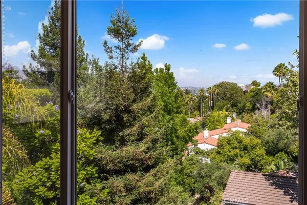 $1,850,000 | 3751 Prestwick Drive, Los Angeles, CA 90027