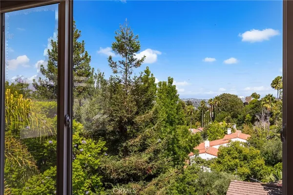$1,850,000 | 3751 Prestwick Drive, Los Angeles, CA 90027