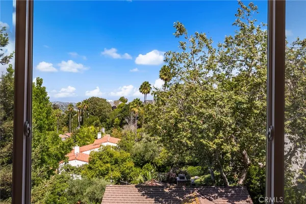 $1,850,000 | 3751 Prestwick Drive, Los Angeles, CA 90027