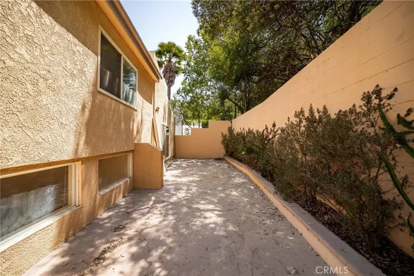 $1,850,000 | 3751 Prestwick Drive, Los Angeles, CA 90027