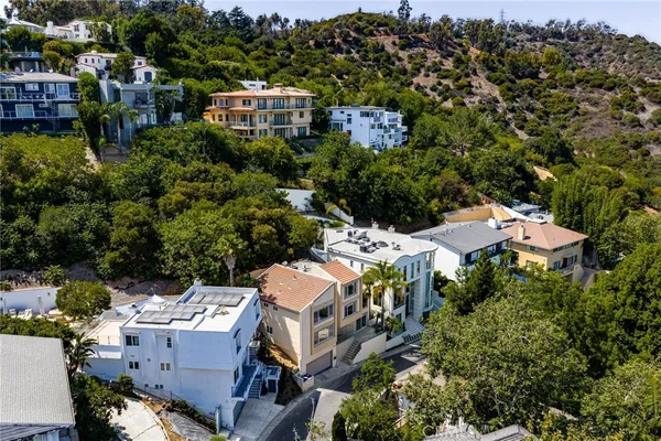 $1,850,000 | 3751 Prestwick Drive, Los Angeles, CA 90027
