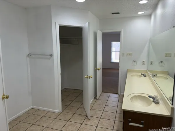 $1,295 | 11766 Spring Song Drive, San Antonio, TX 78249