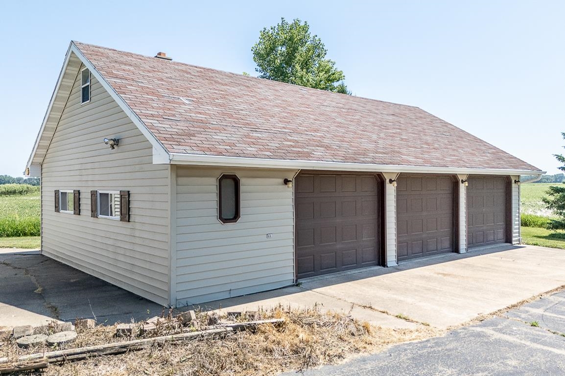 N5690 Boelter Road Shiocton, WI 54170 - Photo 3 of 48