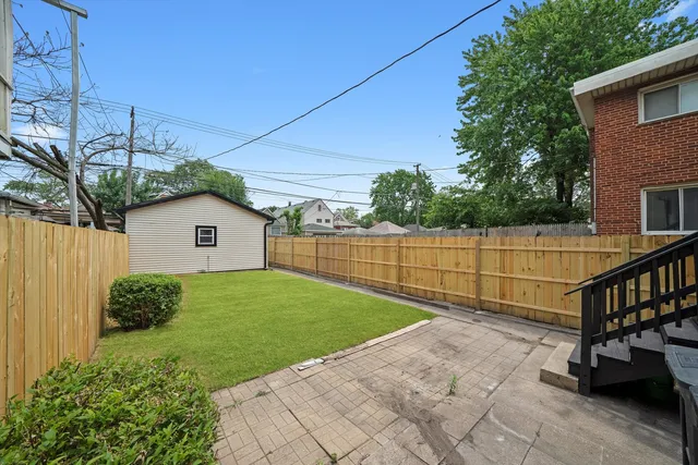 a view of a house with backyard and porch