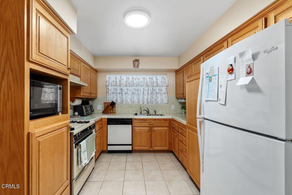 2154 Curran Street Oxnard, CA 93033 - Photo 2 of 42