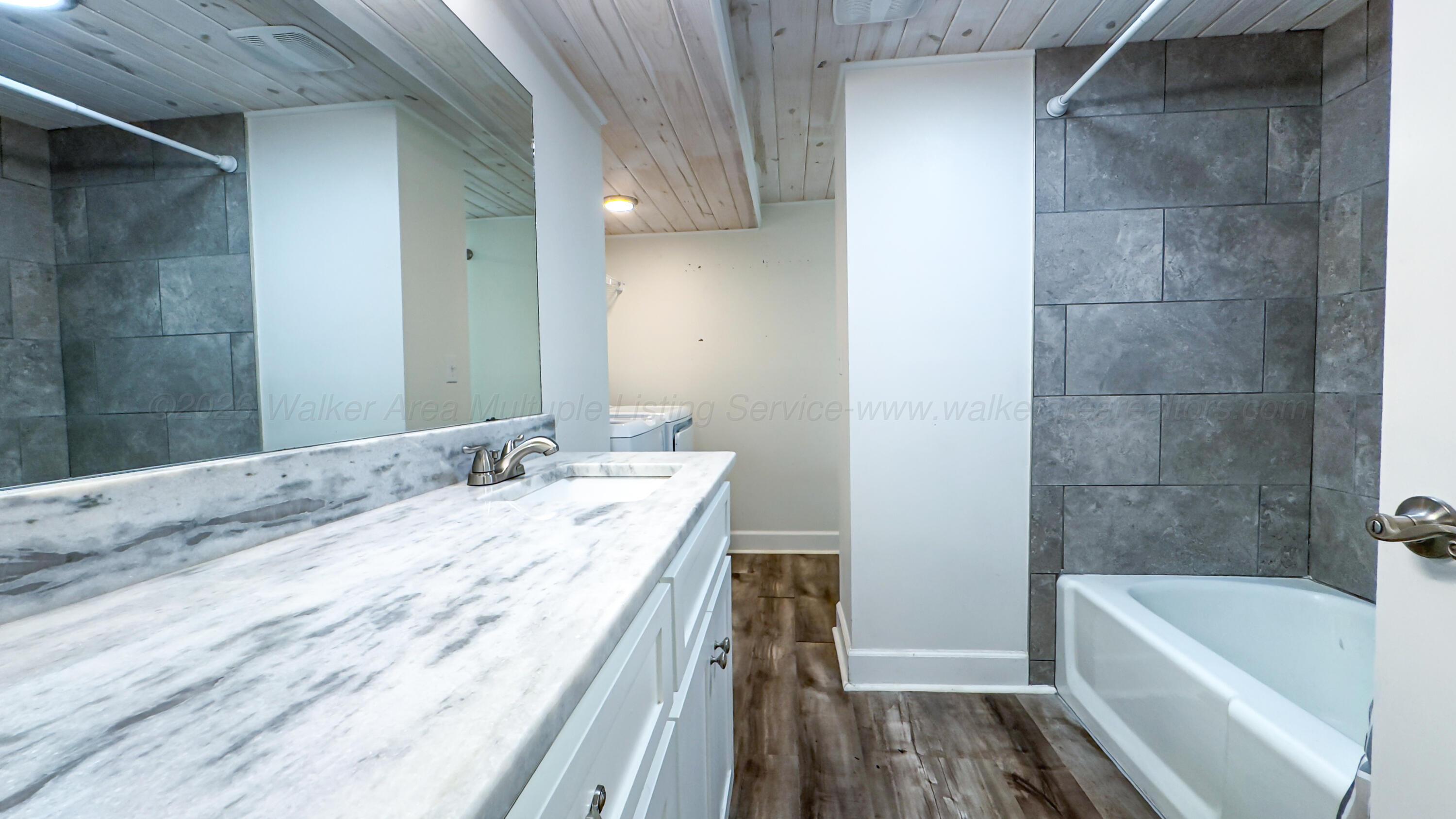 357 Emerald Street Winfield, AL 35594 - Photo 29 of 41 Bathroom- Basement