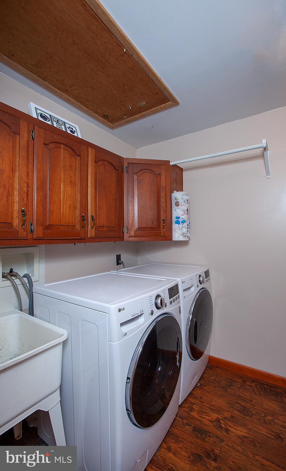8937 Jonestown Road Grantville, PA 17028 - Photo 10 of 40 Large spacious laundry room