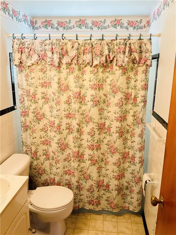 486 Spring Valley Road West Mifflin, PA 15122 - Photo 20 of 31 Full Bath on main level
