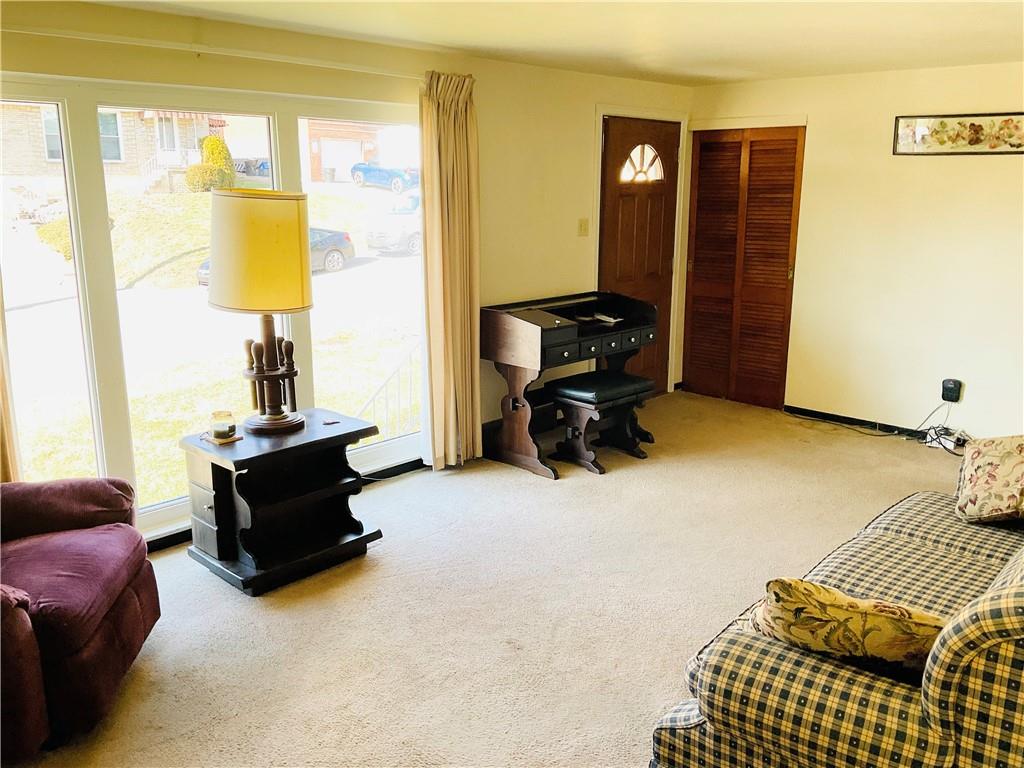 486 Spring Valley Road West Mifflin, PA 15122 - Photo 4 of 31 Gallery Image 4