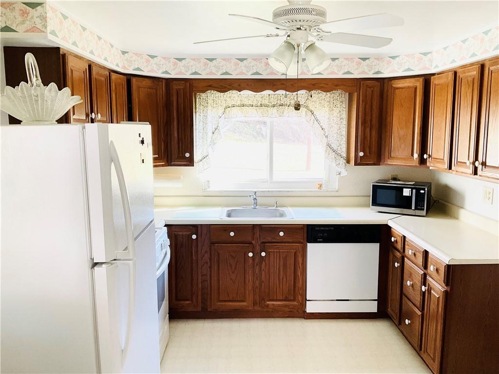 486 Spring Valley Road West Mifflin, PA 15122 - Photo 7 of 31 Spacious Kitchen