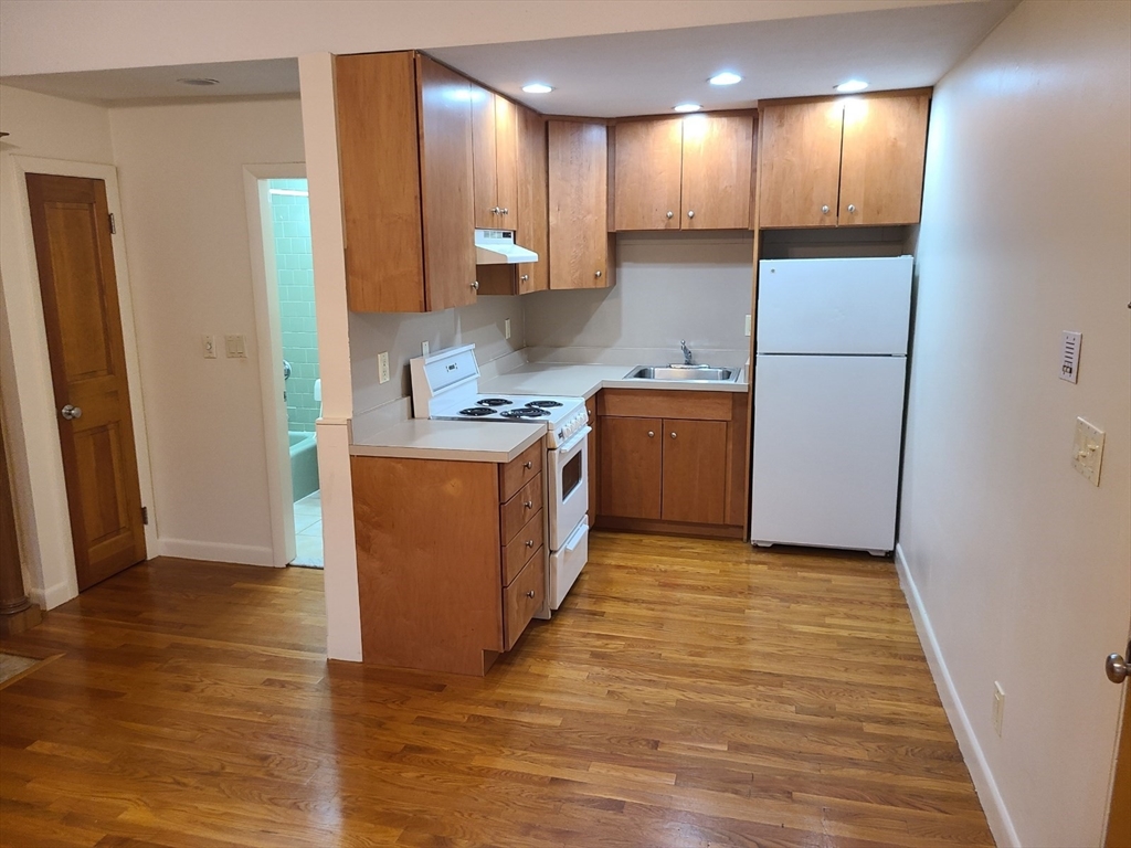 907 Beacon Street, Unit 3 Boston, MA 02215 - Photo 4 of 6