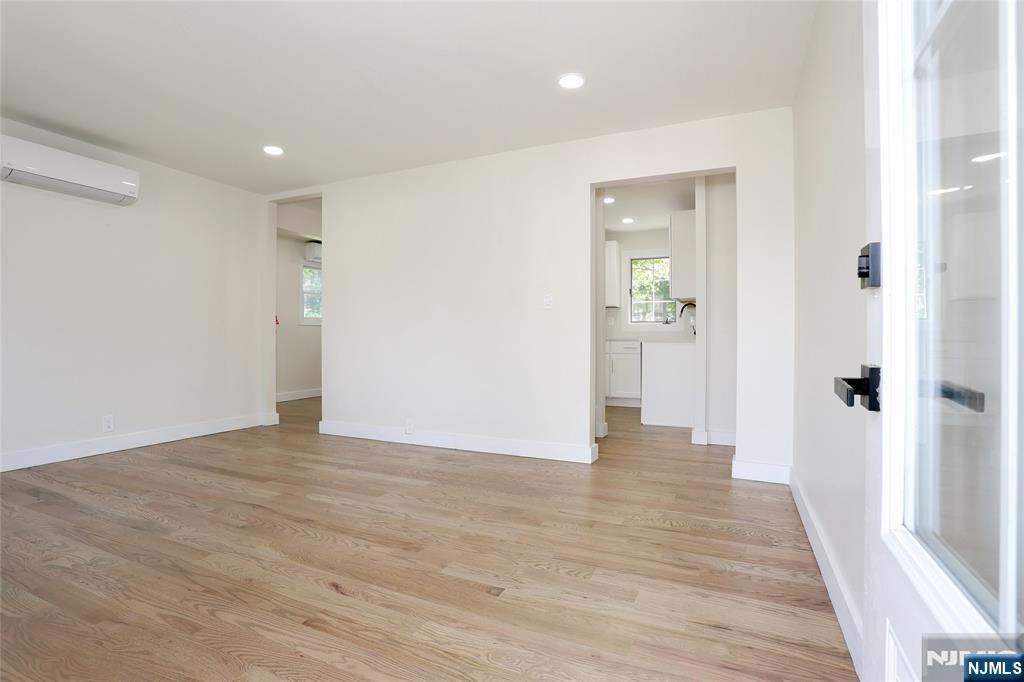 20 Dojean Court Bergenfield, NJ 07621 - Photo 5 of 50