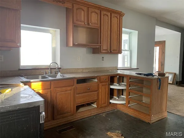 $122,000 | 325 Iris Court, St. Clair, MO 63077